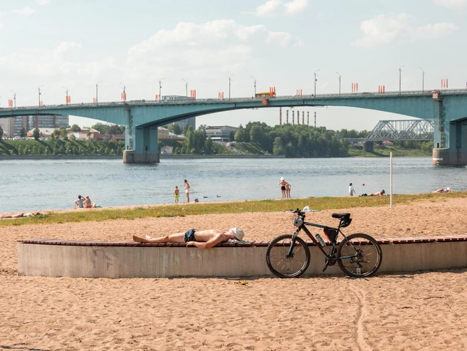 Самое время загорать, но важно не забывать использовать SPF | Источник: Александр Куренной / 76.RU