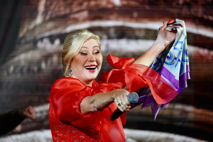 Вика Цыганова | www.starhit.ru