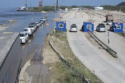 Электричество включили на переправе Якутск-Нижний Бестях, вода высокая