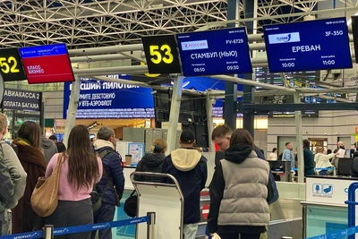 За 2,5 часа аэропорт Сочи обслужил 6 рейсов