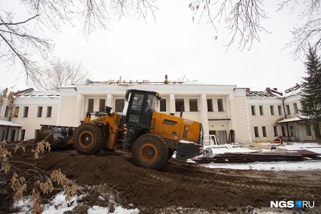 Работы по демонтажу начали несколько дней назад | Источник: Андрей Бортко / NGS.RU