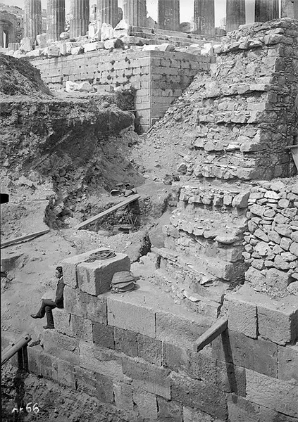 Фундамент Парфенона на афинском Акрополе, фото 1885–1890 | Источник: vintag.es