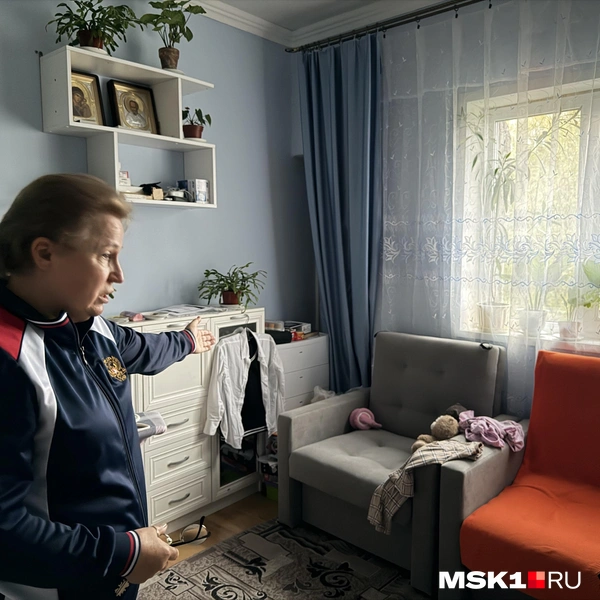 У 59-летней Ирины на попечении две внучки, которые остались сиротами при живых родителях | Источник: Елена Халматова / MSK1.RU