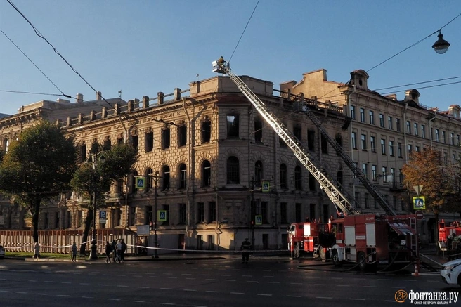 Особняк Миллера после пожара рассмотрели с высоты птичьего полета. Видео | Источник: Михаил Огнев / FONTANKA.RU