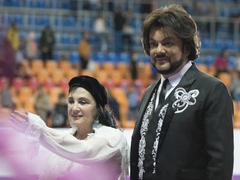 Разведенная Винер в черном фраке пришла на день рождения Киркорова — поразила блеском бриллиантов