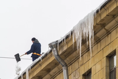 Как получить компенсацию от УК при ущербе от наледи