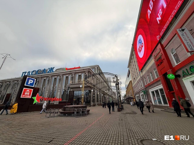 «Пассаж» открыли в 2015 году, прямо под носом у «Успенского» | Источник: Дарья Костомина / E1.RU