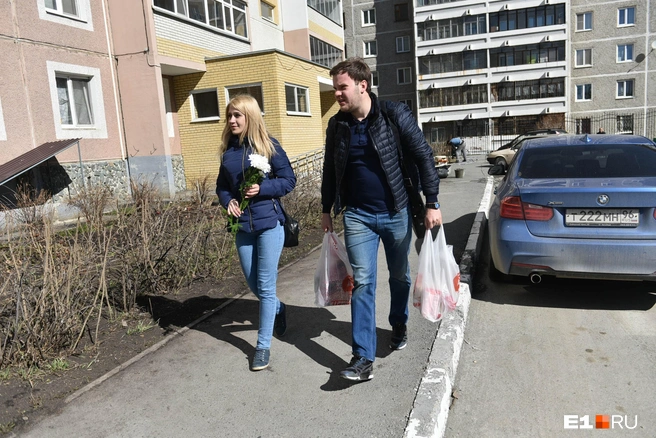 Первым решили поздравить единственного мужчину из четырёх ветеранов в маршруте