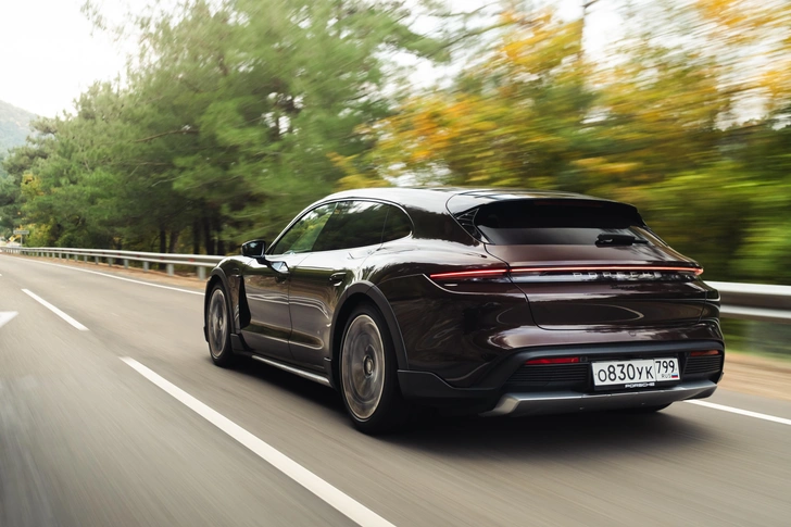 Porsche Taycan 4Cross Turismo: спорт с прицепом