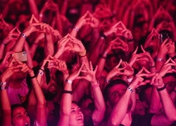 Thirty Seconds to Mars Алматыға қайта аттанады: орасан зор шоу 21 маусымда өтеді — және бұл олардың 2025 жылы Орталық Азиядағы жалғыз концерттері