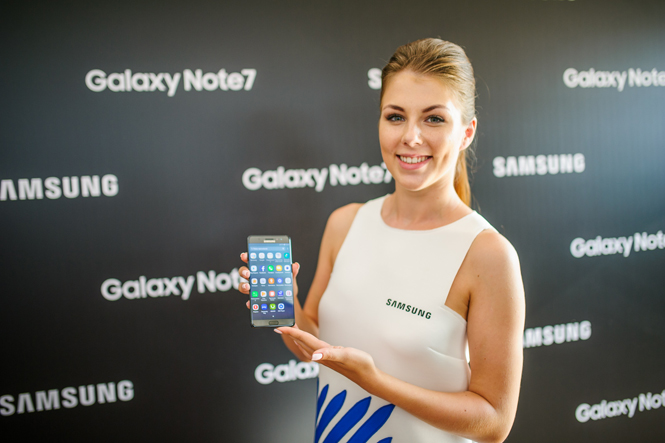 Открытие нового бутика Samsung в ЦУМе: сила света и воды
