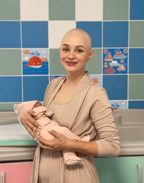 Блогер Анастасия Калинина, болеющая раком третьей стадии, родила дочь