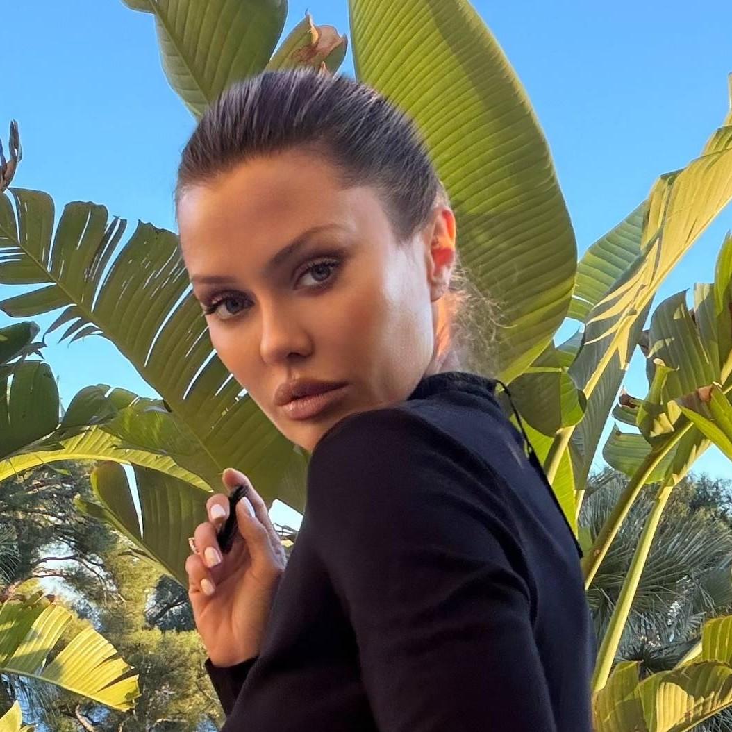 Сидела красивая в черном платье и задувала свечи: Виктория Боня отметила 46-летие в Монте-Карло