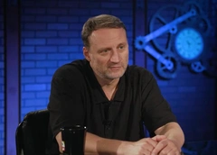 Белый: «Посадил жену, детей за обеденный стол и сказал: «Не волнуйтесь, мы будем жить хорошо»