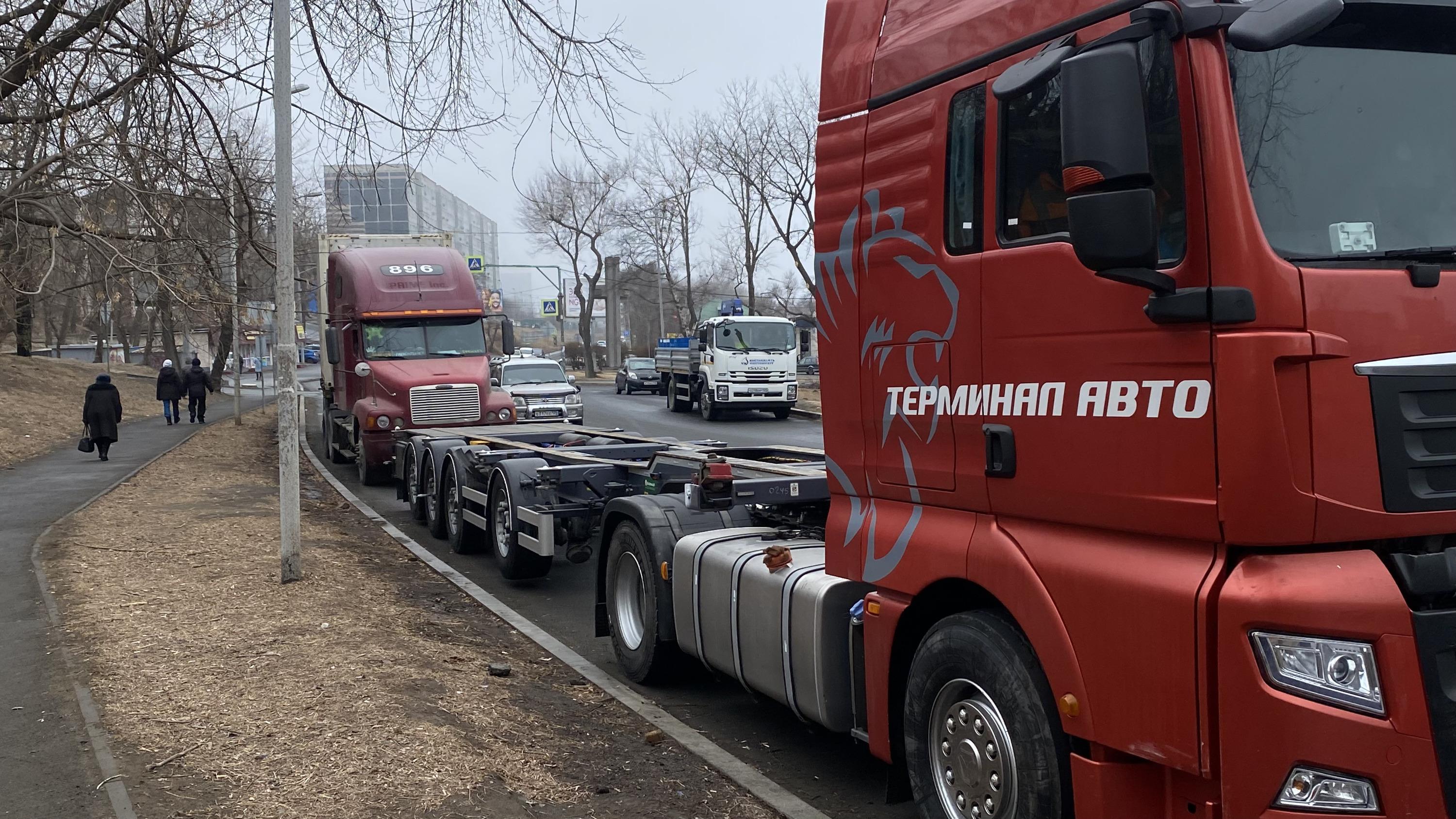 Забавные фотографии про грузовики и дальнобойщиков