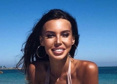 Голый живот, нижнее белье наружу: Оксана Самойлова забыла о приличии на празднике 1 сентября
