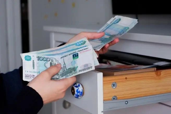Кто-то не может отказаться от звона монет и шелеста купюр | Источник: Дарья Селенская / Городские медиа