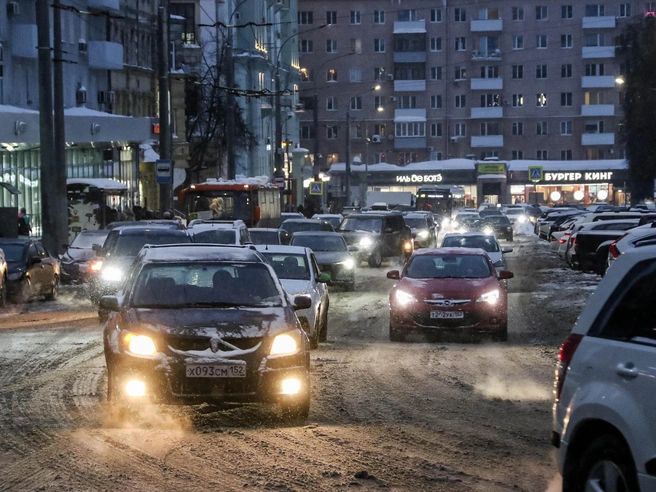 Автомобилистам придется выбирать объездные пути через соседние улицы. | Источник: Наталья Бурухина / NN.RU