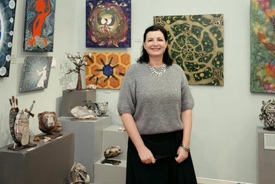 Krasnodar Dentist Creates Stone Paintings of Putin and Giraffe