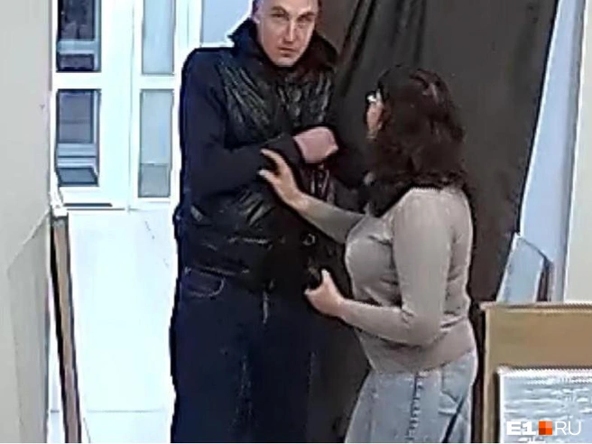 Агрессор ворвался на склад и требовал отдать ему патчи | Источник: читательница E1.RU