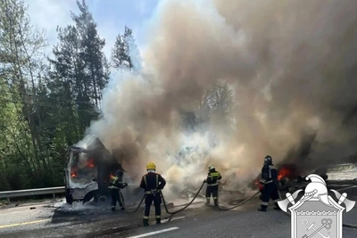 На Мурманском шоссе сгорела фура, перекрыто движение