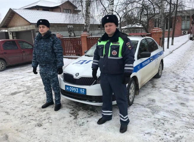 Спасские полицейские спасли ребенка, которому требовалась медицинская помощь | ya62.ru