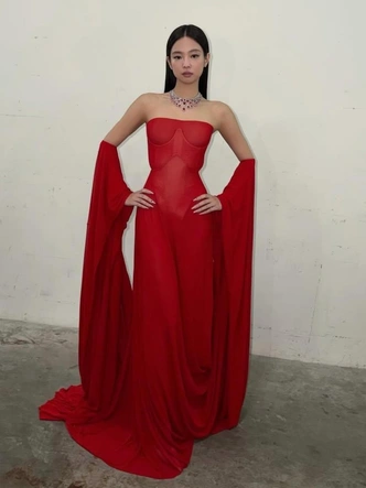 20 лучших выходов звезд в январе — от красных дорожек до стритстайла 20 лучших выходов звезд в январе — от красных дорожек до стритстайла