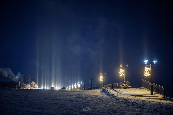 Световые столбы в небе над Нижегородской областью запечатлел местный фотограф | Источник: Ян Кемпи