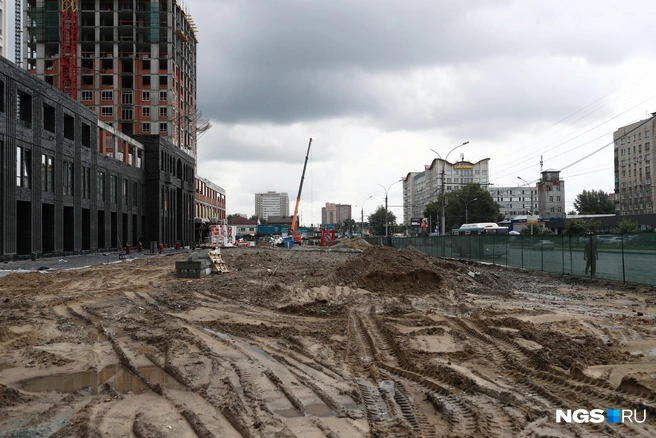 Площадь на улице Кирова освободили не с первого раза | Источник: Андрей Бортко / NGS.RU