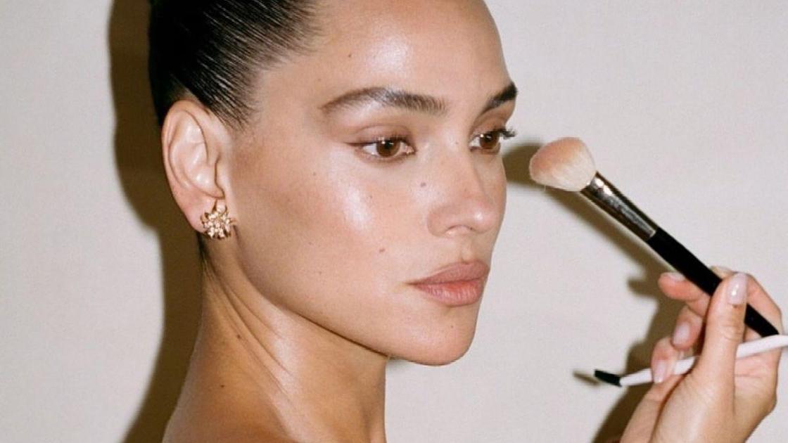 10 тональных основ с эффектом фарфорового лица