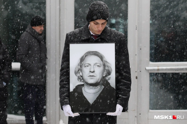 После церемонии прощания гроб увезли на кладбище | Источник: Артем Устюжанин / MSK1.RU