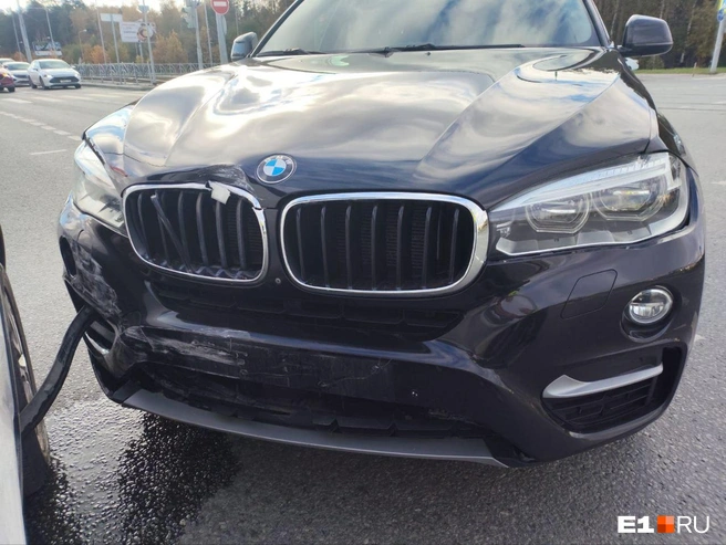 Повреждения BMW  | Источник: Василий Чипурин