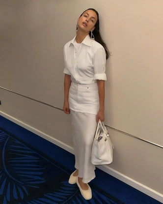 Ирина Шейк и искусство носить черное&nbsp;&mdash; 5 доказательств, что минимализм может быть хищным