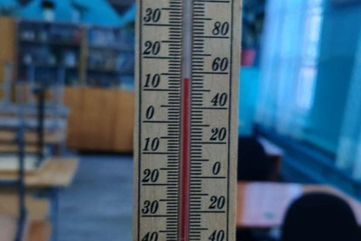 Old School in Zabaykalsky Krai Freezes Without Renovation