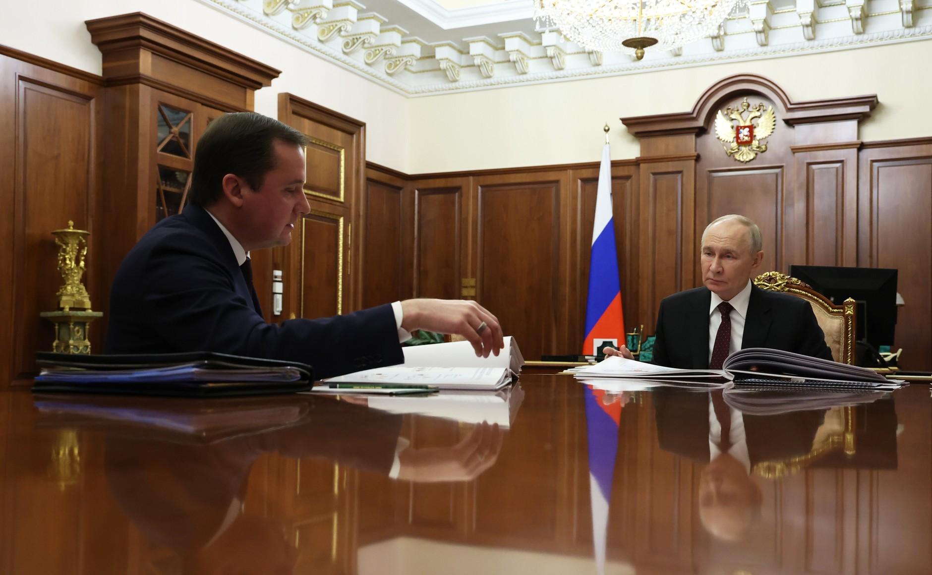 «Надо вытаскивать людей из бараков»: Путину доложили о расселении ветхого жилья в Архангельской области