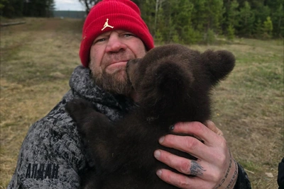 Джефф Монсон приехал на Урал к медвежатам — видео