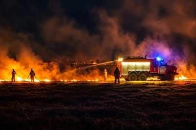 Огнеборцы потушили стерню у Элисты