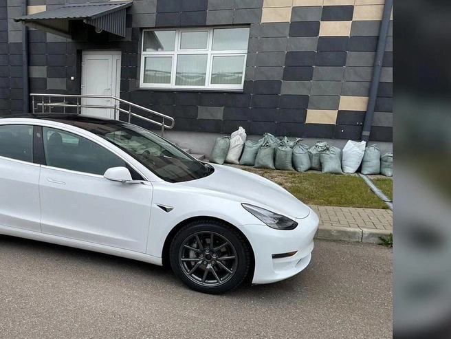 Tesla Model 3 ранних годов выпуска. | Источник: Auto.ru