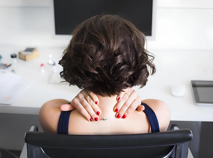 Держи ровно: как позвоночник связан с нашим здоровьем и эмоциями | marieclaire.ru