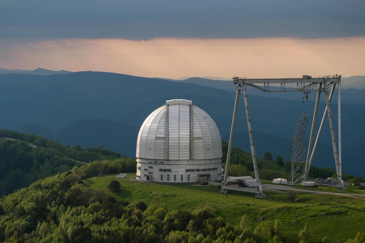 Большой азимутальный телескоп | Источник: Vagengeim/Shutterstock/Fotodom.ru