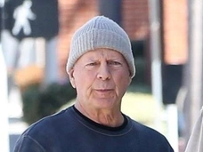 «Брюс и Деми так сильно любят внучку»: теряющий память Уиллис счастлив быть дедушкой