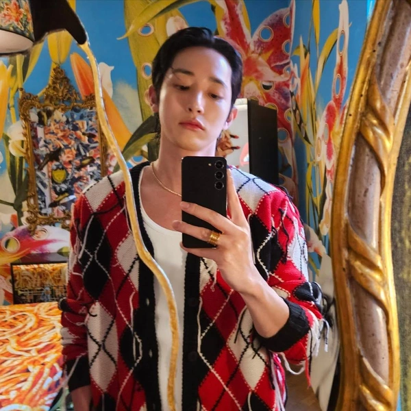 Источник: @leesoohyuk