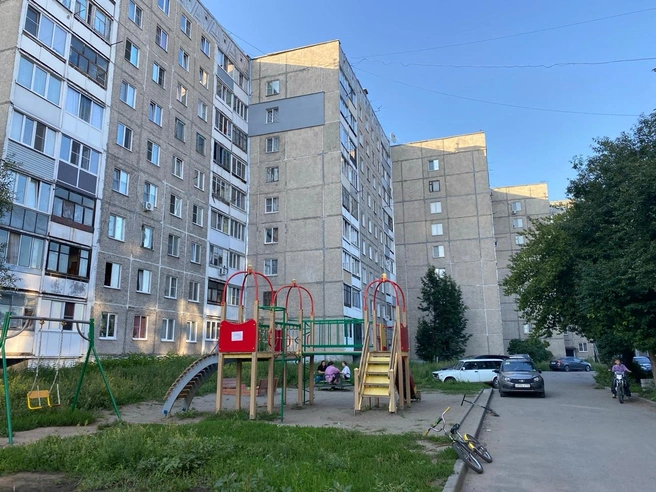 В Восточном можно встретить как многоэтажки, так и частные дома | Источник: Ирина Господаренко / NGS22.RU