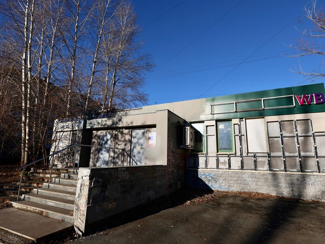 Здание расположено на проспекте Победы, 319а, с угла заметен логотип Wildberries. | Источник: Наталья Лапцевич