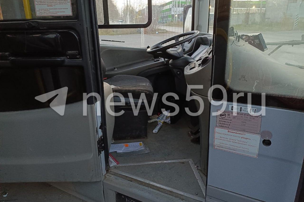 Подросток поджег автобусный парк на Причальной, сгорели семь автобусов — корреспонденты 59.RU побыв…