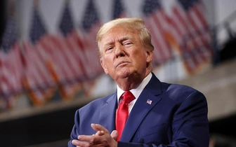 «Святейший Дональд I»: Трамп выложил фото в образе Папы Римского
