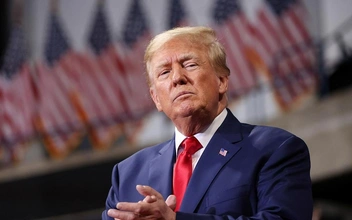 «Святейший Дональд I»: Трамп выложил фото в образе Папы Римского