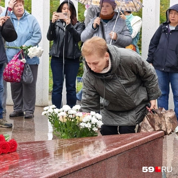 Шел дождь, но люди не обращали на него внимания | Источник: Вероника Свизева / 59.RU