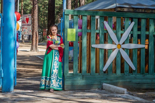 В ожидании гостей из Поднебесной. Китайская делегация вынужденно задержалась в Чите. По словам начальника управления  внешнеэкономических связей администрации Читы Олега Касьяненко пришлось менять автобус из-за технического несоответствия | Источник: Анна Хвостова