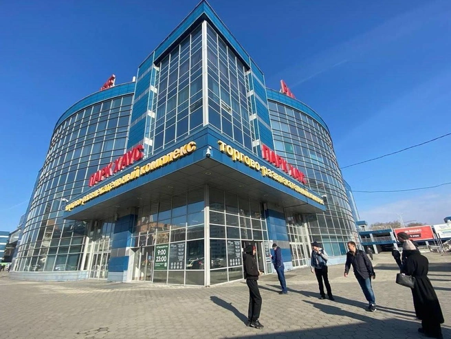 Торговый центр «Парк Хаус» в Екатеринбурге открыли после недельного перерыва. | Источник: Ирина Порозова / E1.RU